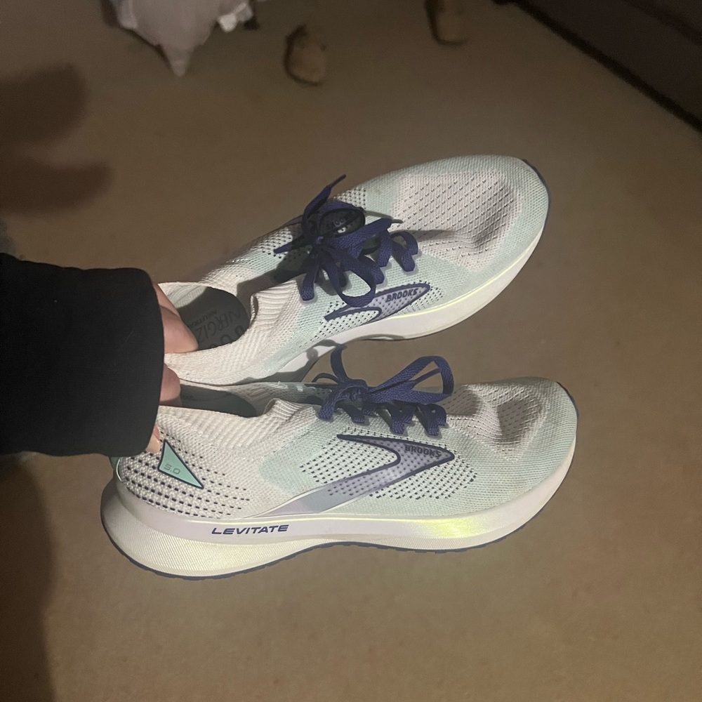 Brooks tennis shoes